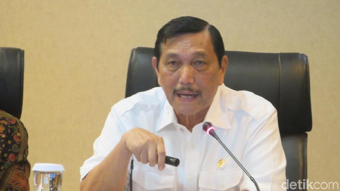Menko Kemaritiman Luhut Panjaitan panggil pulang ahli baterai lithium asal Indonesia untuk kembangkan baterai mobil listrik.