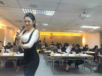 Guru Bahasa Inggris Cantik Asal Thailand Ini Bikin Kamu Ingin Sekolah Lagi