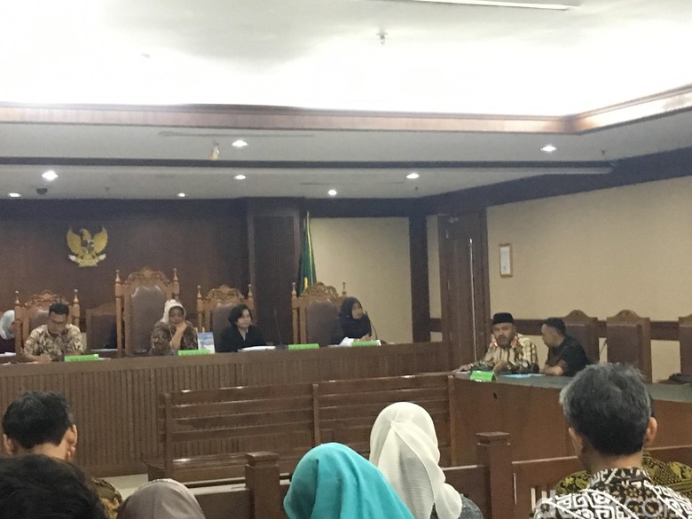 Kreditur Pertanyakan Proposal Perdamaian First Travel Kreditur Pertanyakan Proposal Perdamaian First Travel