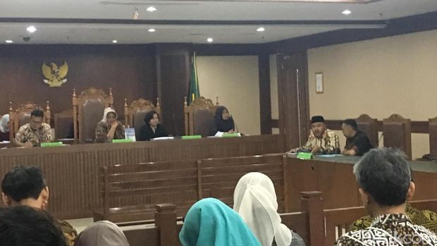 Jemaah Minta 2 Bos First Travel Datang ke PN Jakpus