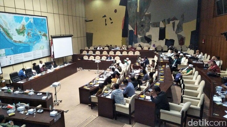 Komisi II Kritik Ketidakhadiran Panglima TNI, Kapolri dan Jaksa Agung Komisi II Kritik Ketidakhadiran Panglima TNI, Kapolri dan Jaksa Agung