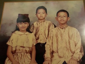 Bareng Gibran dan Kahiyang, Kaesang Pamer Foto Kecil Pakai Baju Gede