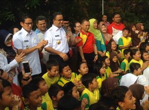 Anies Minta Siswa SDN 04 Cawang Membaca 15 Menit Sehari