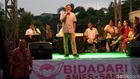 Sandiaga Uno memakai sepatu kets ini saat bertemu pendukungnya Bidadari Anies-Sandi
