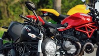Ducati 812 model 2018 ditawarkan dengan beberapa piilihan warna, yaitu Ducati Yellow with black frame and wheels, Ducati Red with red frame and black wheels, serta Dark Stealth with black frame and black wheels. Foto: Ducati