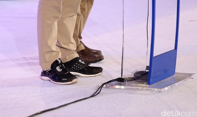 Sneakers 910 SandiUno dibuat dengan fitur-fitur yang tak kalah baik dari sepatu merek terkenal. Misalnya memakai material mesh upper untuk sirkulasi udara maksimal, memakai sol rubber yang empuk dan ringan, juga Acro+ Gel tech atau teknologi gel silikon yang dipasang di bagian tumit untuk meredam beban tubuh ketika berlari.  Foto: Dokumentasi detikcom