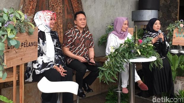 Dear Paris, Koleksi Teranyar Dian Pelangi yang Dipamerkan di Prancis