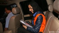 Rita terjerat pelanggaran berlapis, yakni soal suap dan gratifikasi. Dia diduga menerima suap Rp 6 miliar dari Hery Susanto Gun, selaku Direktur Utama PT Sawit Golden Prima. Uang itu disebut diterima pada Juli dan Agustus 2010 untuk pemberian izin lokasi guna keperluan inti dan plasma perkebunan kelapa sawit di Desa Kupang Baru, Kecamatan Muara Kaman, kepada PT SGP. Sementara dalam dugaan gratifikasi, Rita bersama Khairudin, selaku Komisaris PT Media Bangun Bersama, diduga menerima uang USD 775 ribu atau setara Rp 6,975 miliar. Gratifikasi itu diduga berkaitan dengan sejumlah proyek di Kukar.
