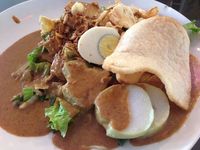 Makan Siang Sehat dengan Gado-gado yang Renyah Segar di Sini