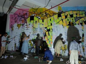 Dancing Queen: Laut, Area Parkir, dan Teater Eksperimen