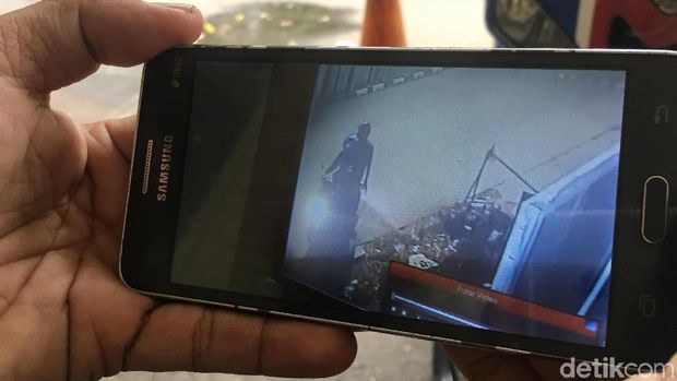 Penampakan Penumpang yang Curi Mobil Driver Taksi Online