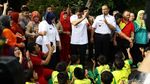 Kunjungi 3 SD, Anies-Sandi Diserbu Para Murid
