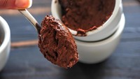 Mau buat dessert enak? Chocolate mousse ini bisa jadi pilihan. Bahan utamanya dark chocolate dan telur. Foto: Istimewa