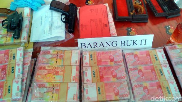 Barang bukti uang palsu