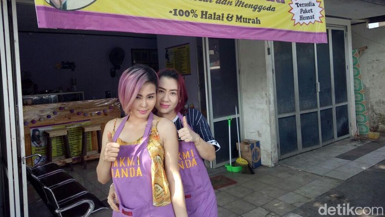 Dua Janda Pemilik Kedai Bakmi Ini Sering Jadi Sasaran Foto Pembeli Dua Janda Pemilik Kedai Bakmi Ini Sering Jadi Sasaran Foto Pembeli