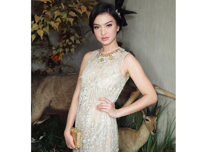 Raline Shah mengaku tak suka pakai makeup jika tak ada acara tertentu. Foto: Instagram Raline Shah mengaku tak suka pakai makeup jika tak ada acara tertentu. Foto: Instagram