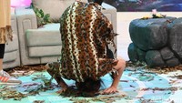 Bahkan ia sampai melakukan koprol. Pool/Hanif Hawari/detikFoto.