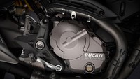 Fitur lainnya yang ada di Ducati Monster 821 antara lain 3 riding mode, 3 power mode, garpu depan 43 mm, monoshock belakang yang bisa disesuaikan, jok yang bisa diatur ketinggiannya, penutup jok belakang, serta Ducati Safety Pack dengan ABS (antilock brake system) 3 level dan DTC (ducati traction control) 8 level. Foto: Ducati