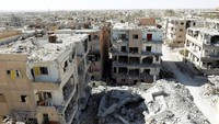 Di kota ini terdapat kilang minyak yang selama dikuasai ISIS menjadi salah satu sumber pendapatan terbesar mereka. Konon, minyak-minyak yang berada di Raqqa selama dikuasai ISIS dijual ke Turki melalui perdagangan gelap. Erik De Castro/REUTERS.