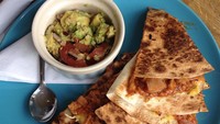 Di Edinburgh ada makanan yang unik. Terbuat dari sejenis crepes dengan paduan nangka yang enak tetapi dengan sensasi rasa gurih. Unik ya! Foto: Istimewa