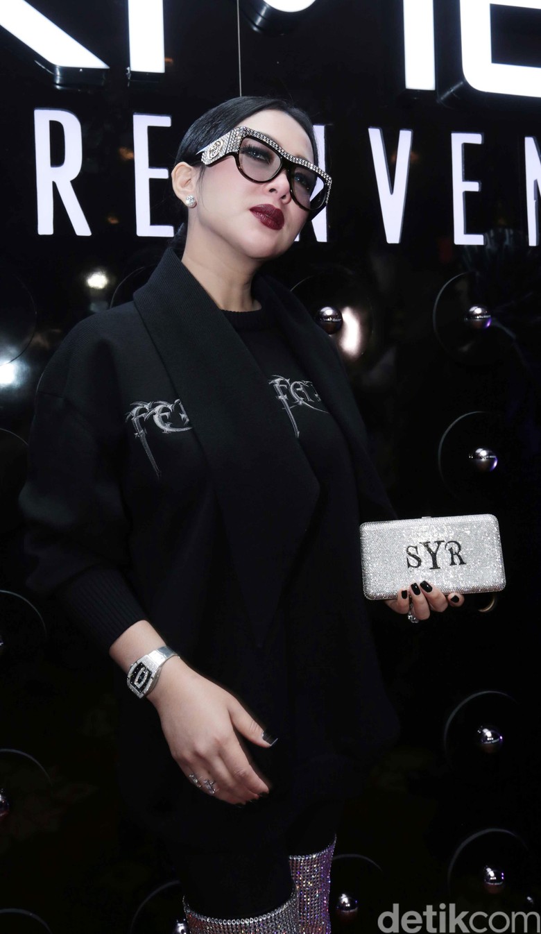 Terseret Kasus First Travel, Syahrini Ungkap Alasan Umrahkan 20 Orang Terseret Kasus First Travel, Syahrini Ungkap Alasan Umrahkan 20 Orang