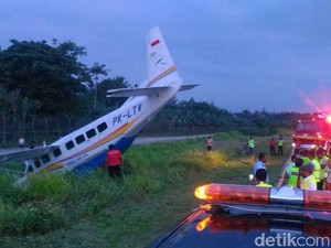 Pesawat Asian One Air Tergelincir di Bandara Sentani, Papua