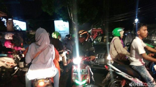 Banjir di Kemang Utara, Lalin Macet Total