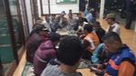 Foto: Suasana Pengungsi Banjir Akibat Tanggul Karung Jebol