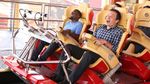 Ekspresi Selebriti Dunia Saat Naik Roller Coaster, Masih Kece Nggak?