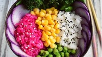 Bukan sekadar ditumpuk, salad juga bisa tampil menarik dengan penataan yang cantik. Pilihlah sayuran yang berwarna-warni agar lebih menarik selera Foto: Istimewa