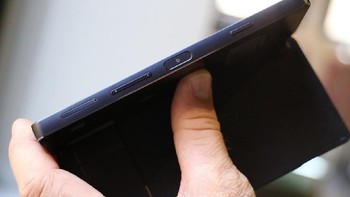 Ponsel ini memiliki layar 5,2 inch dengan kualitas 1080p, chip Qualcomm Snapdragon 821 terbaru, RAM 4GB, dan kamera 12 MP untuk masing-masing layar. Foto: istimewa