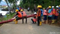 PT Perusahaan Listrik Negara (PLN) Wilayah Riau dan Kepri pun kini tengah menyiapkan pembangunan PLTD berkapasitas 3x500 kw di pulau tersebut. Transmisi atau jaringan listrik sepanjang 12 km pun tengah dipasang.