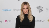 Hilary Duff Bongkar Treatment Ekstrem, Botox hingga Facial Sperma Salmon
