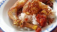 Mantap benar nasi uduk @encimgendut dari Bandar Lampung. Ayam goreng, rempeyek, balado telur, sambal dan kering tempe.Foto: Istimewa