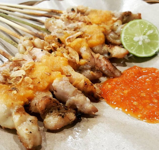 Huah Enaknya Sate Taichan Berbalut Saus Telur Asin yang Huah Enaknya Sate Taichan Berbalut Saus Telur Asin yang