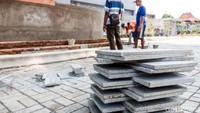 Con block halaman Gedung Teater Jakarta juga diganti.