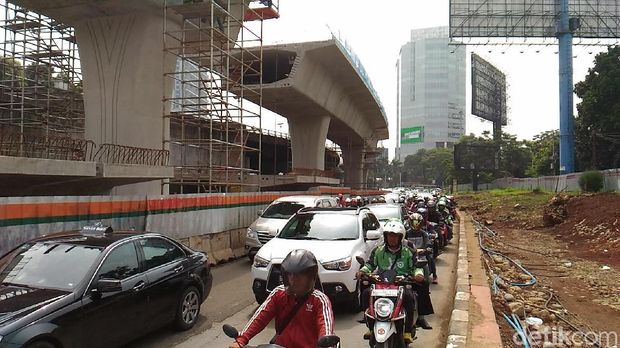 Wajah Kemacetan Akibat Proyek Flyover Pancoran yang Terancam Molor