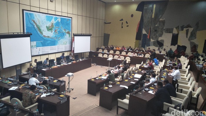 Komisi II DPR Bahas Perppu Ormas dengan Polri, TNI dan Kejagung