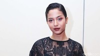 Ia tampil dengan dress hitam semi transparan di acara tersebut. Pool/Ismail/detikFoto.