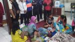 Foto: Suasana Pengungsi Banjir Akibat Tanggul Karung Jebol