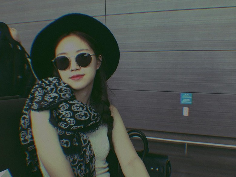 Ada Bungkus Rokok di Foto yang Diunggah, Naeun A PINK Picu Kontroversi Ada Bungkus Rokok di Foto yang Diunggah, Naeun A PINK Picu Kontroversi