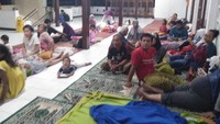 Rumah warga berada di lokasi yang lebih rendah. 