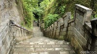 Dikenal dengan nama The Great Wall of Koto Gadang atau Janjang Koto Gadang, objek wisata yang menghubungkan Kabupaten Agam dan Bukittinggi ini sudah ada sejak zaman Belanda (Randy/detikTravel)
