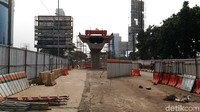 Kemacetan di wilayah proyek pengerjaan itu tak terhindarkan. Foto: Samsudhuha Wildansyah/ detikcom