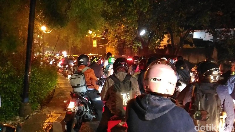 Kemang Utara Banjir, Lalin Macet hingga Kemang Timur Kemang Utara Banjir, Lalin Macet hingga Kemang Timur