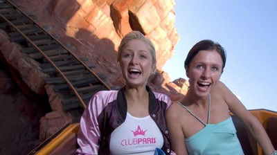 Ekspresi Selebriti Dunia Saat Naik Roller Coaster, Masih Kece Nggak?