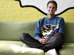 Seperti Jokowi, Bos Teknologi Ini Juga Pakai Kaus di Acara Resmi