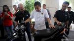 Jonan Jajal Motor Listrik Gesits Buatan Anak Bangsa