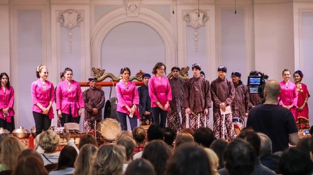 Tim kesenian gamelan KBRI Moskow