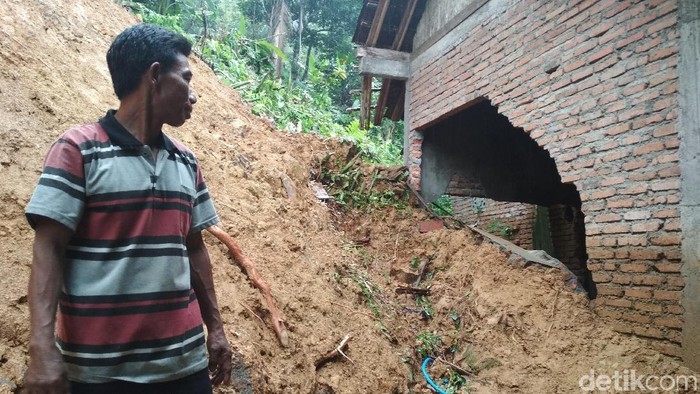 Ini Dampak Longsor di Trenggalek